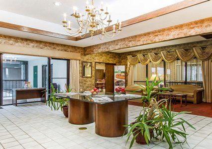 Executive Inn And Suites Enterprise Interior photo